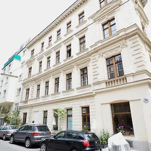 traditional-apartments-tav-entire.vienna-besthotels.com/